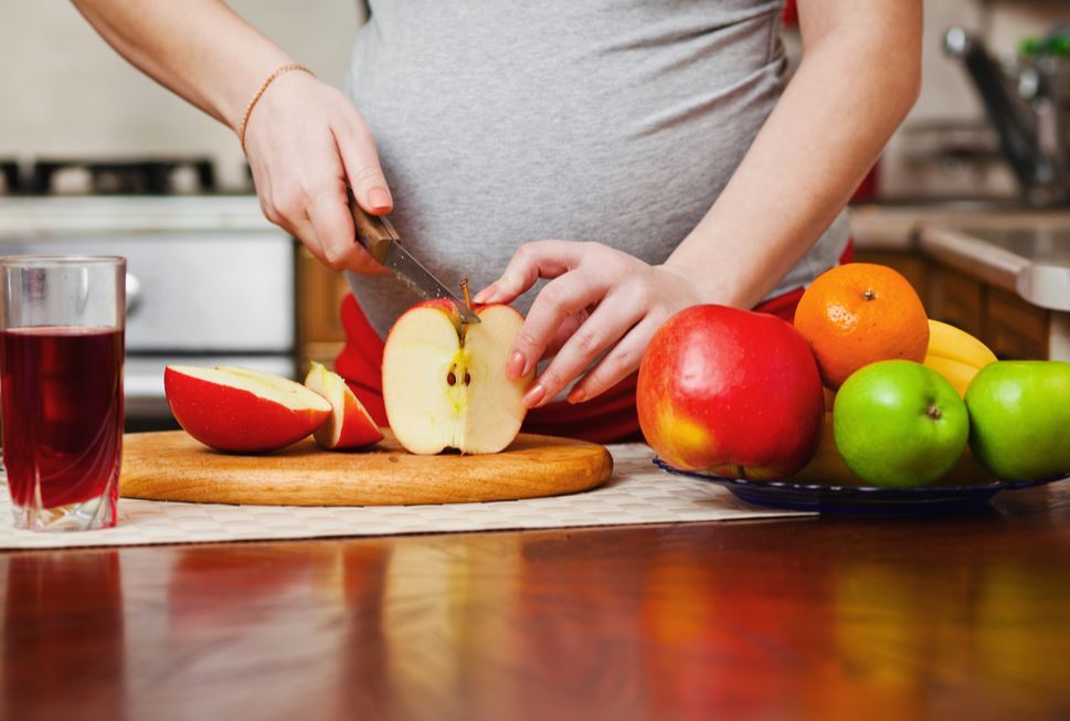 אחת ולתמיד: מה מותר ומה אסור לאכול בהריון